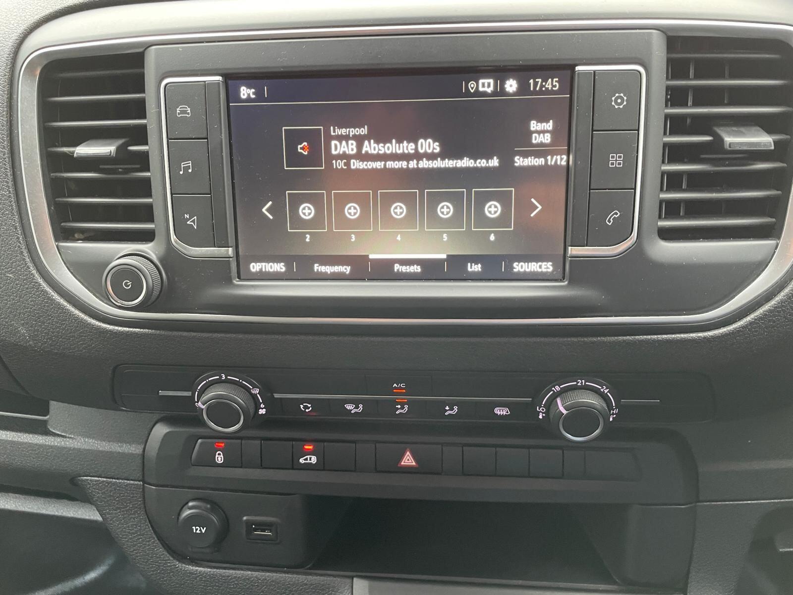 Vauxhall Vivaro - image 13